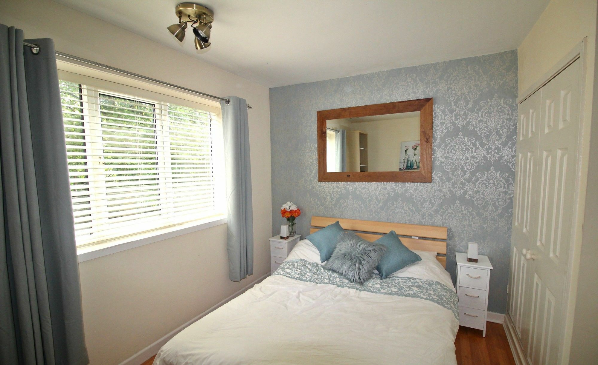 Doncaster - Boswell - Large Balcony Apartment - 2 Double Beds - 2 Bedrooms - Close To Town & Racecourse - Off Street Parking 2 Cars - Fast Wifi Exterior foto
